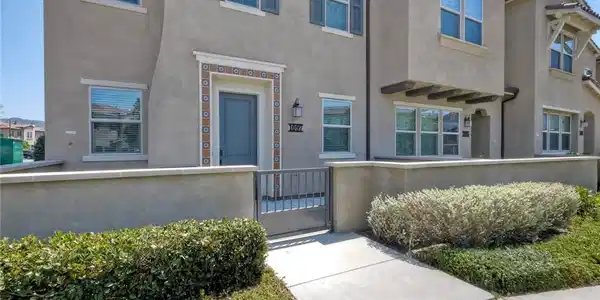 1097 Delpy View