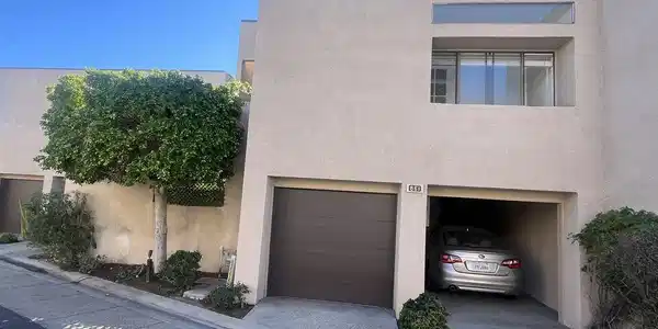 861 Village Square