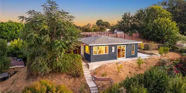 304 W Graves Avenue