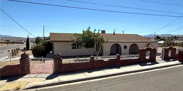 1011 Manzanita