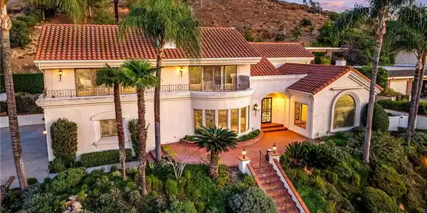 2572 Sunset Drive