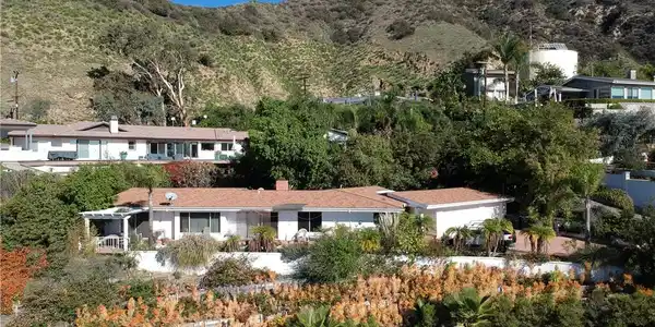 1063 Via Alta