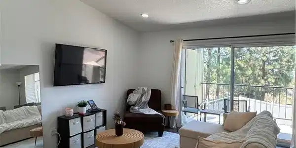 2548 Avenida Del Vista