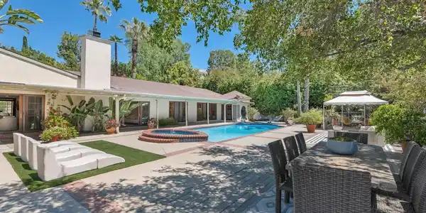 4445 Portico