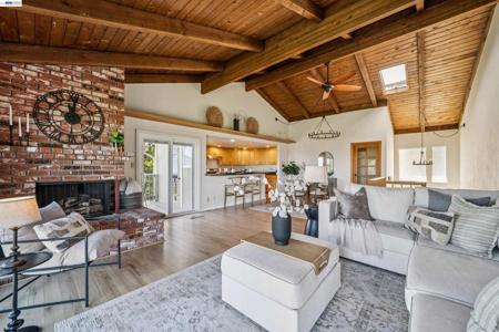 471 Ridgeview Dr