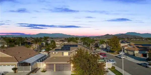 25352 Clear Canyon