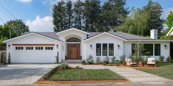 604 De Nova Street