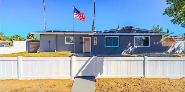 827 S Riverside