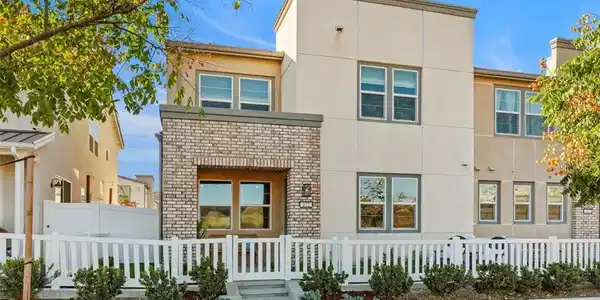 172 Rosebay Rd