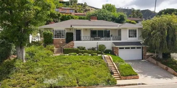 523 Meadows Dr.