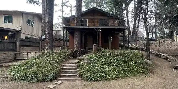 2405 Whispering Pines
