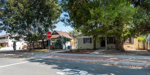702 S Mariposa Street