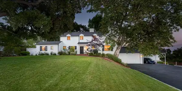 5210 La Canada Boulevard