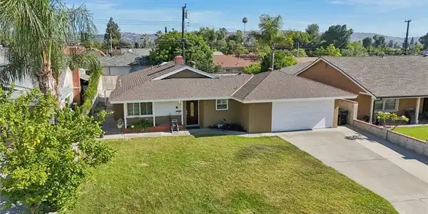 3126 E Merrygrove Street