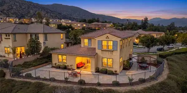 864 E Manresa Drive