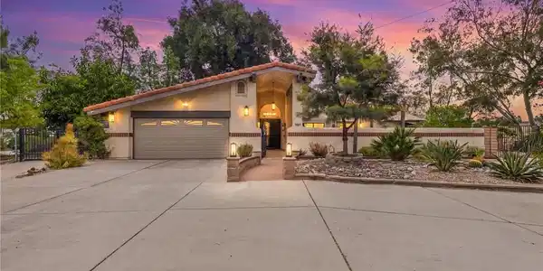 31016 E Sunset Drive N