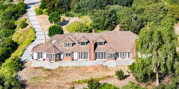 2945 Steeplechase Lane