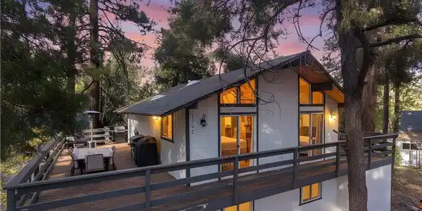 1742 Twin Lakes