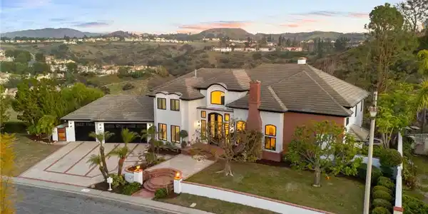 7460 E Hummingbird Circle