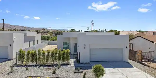 15480 Avenida Rambla