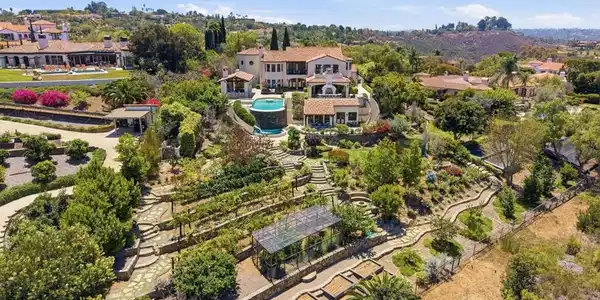 6152 Avenida Del Duque