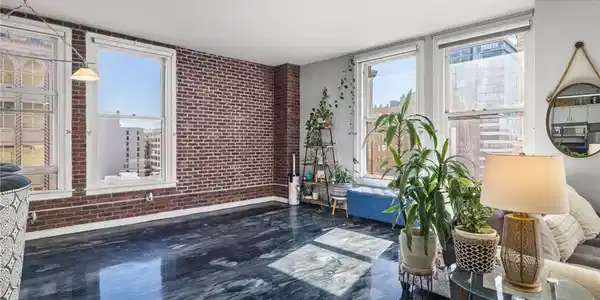 215 W 7th Street