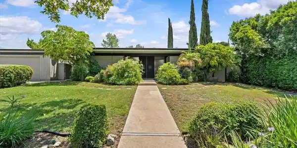 2216 N Indian Hill Boulevard