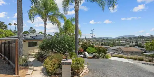 219 Lyon Cir