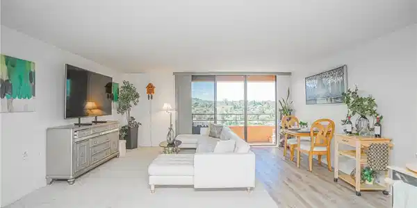24055 Paseo Del Lago
