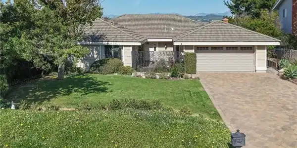 5447 E Willowick