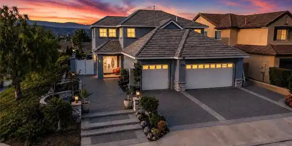 8805 E Crestview