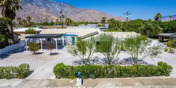 2995 N Cerritos