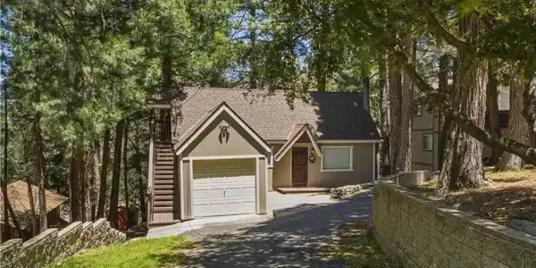 22980 Crest Forest