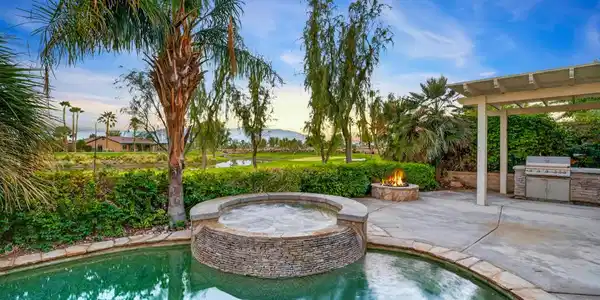 81073 Avenida Tres Lagunas