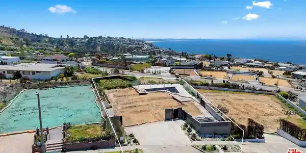 3530 Shoreheights Drive