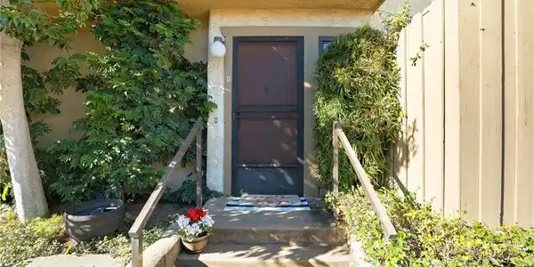 137 E Sierra Madre