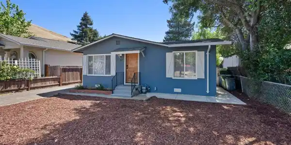 27 Duarte Avenue