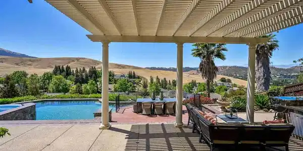 460 Silver Hollow Dr.