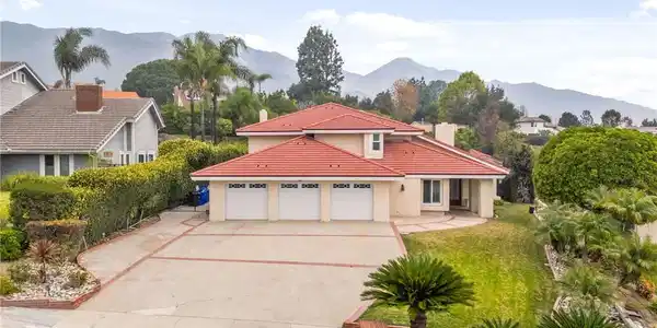 2368 N Vallejo