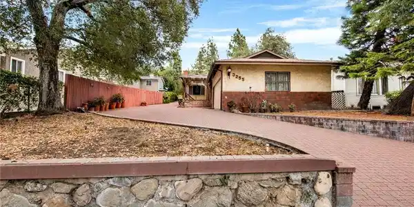 3255 Montrose