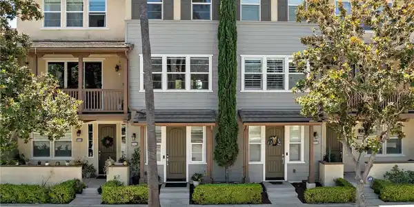 806 E Prommenade