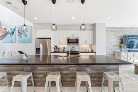 1650 Topanga