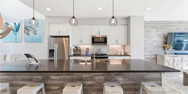 1650 Topanga