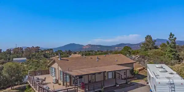 3465 Barrett View