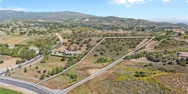 1 Avenida La Cresta