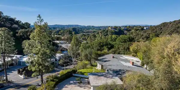 1950 Loma Vista Drive