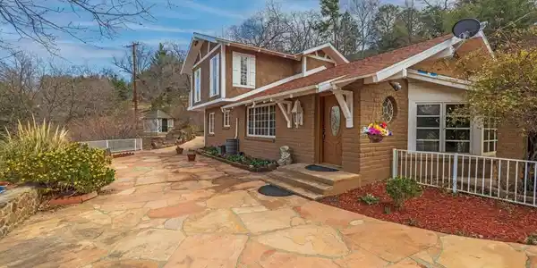 3290 Blue Jay Drive