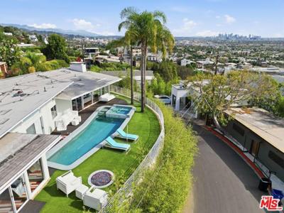 8411 Hollywood Boulevard