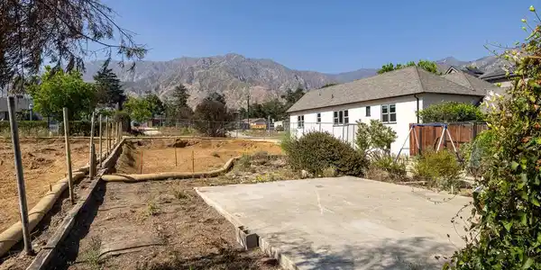 1738 La Paz Road