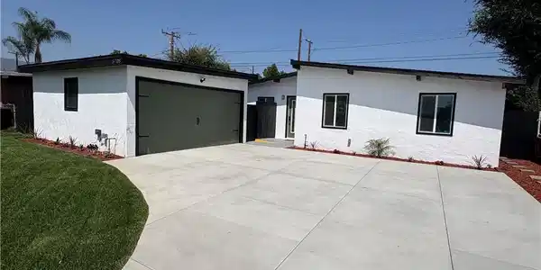 5708 N Viceroy